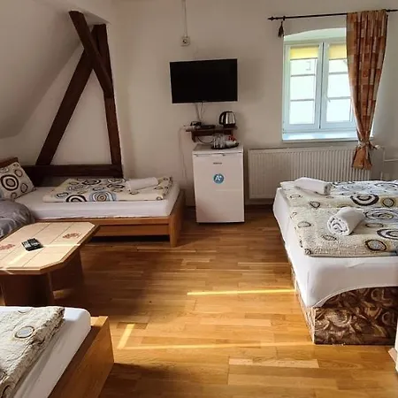 Pod Lipou Guest house 3*