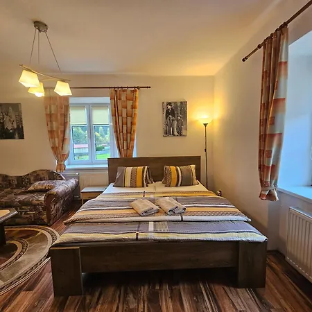 بيت ضيافة Pod Lipou Loučovice